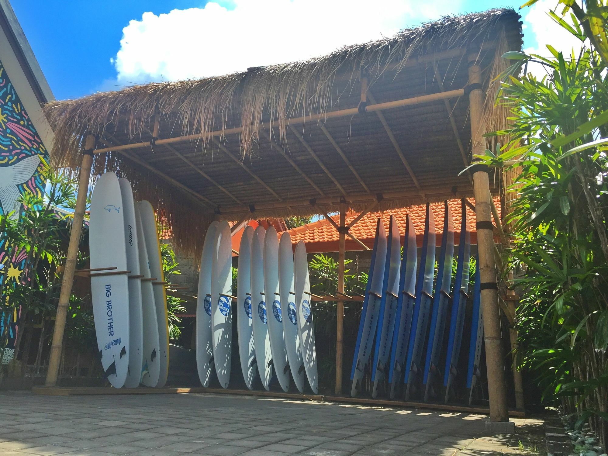 Big Brother Surf Inn Canggu Екстериор снимка