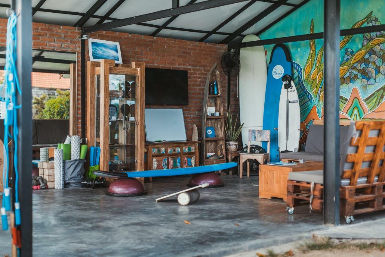 Big Brother Surf Inn Canggu Екстериор снимка