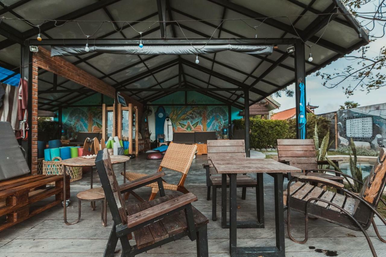 Big Brother Surf Inn Canggu Екстериор снимка